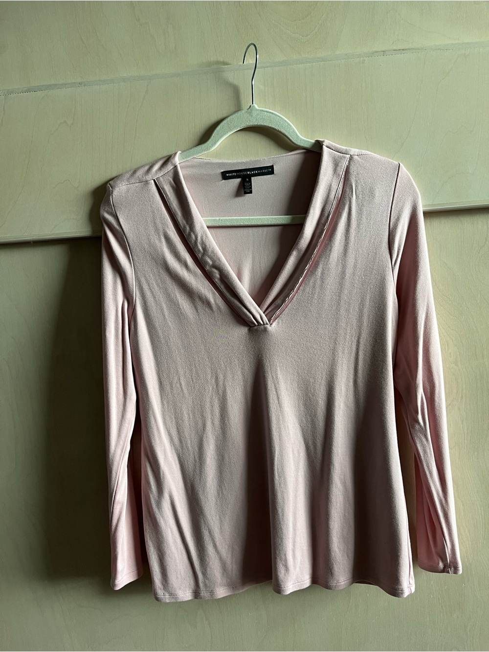 White House Black Market Light Pink Long-Sleeve V-Neck Top